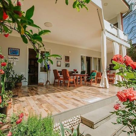 Neli & Zaal Guest House Телави Екстериор снимка
