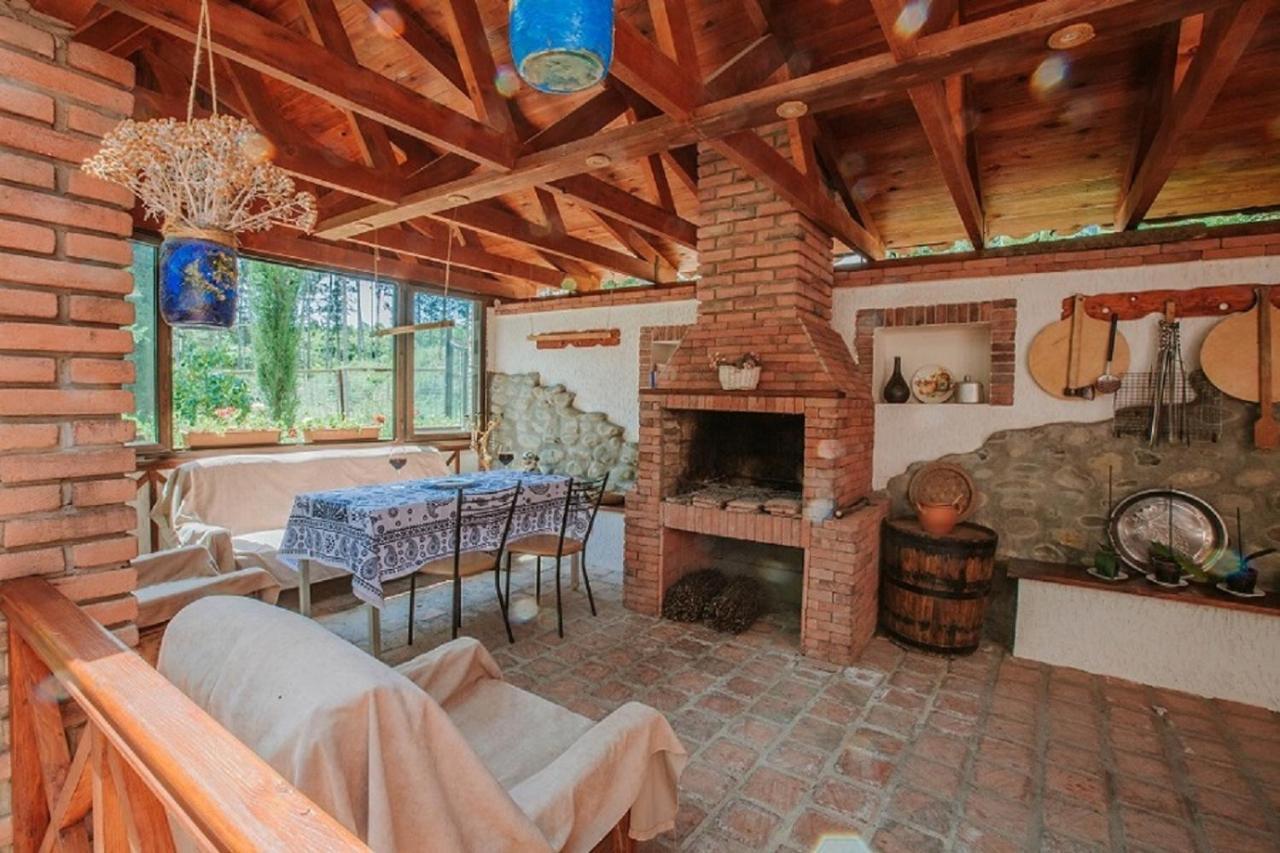 Neli & Zaal Guest House Телави Екстериор снимка