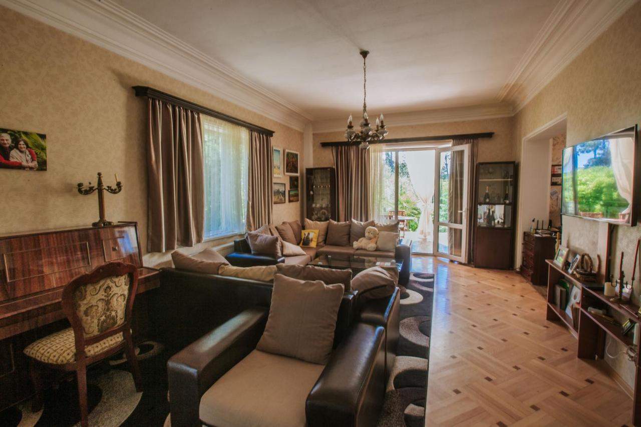 Neli & Zaal Guest House Телави Екстериор снимка