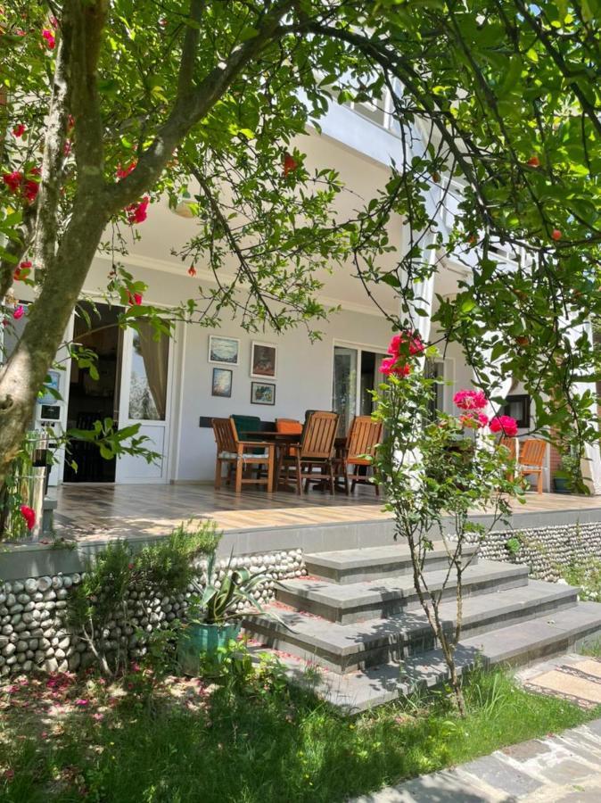 Neli & Zaal Guest House Телави Екстериор снимка