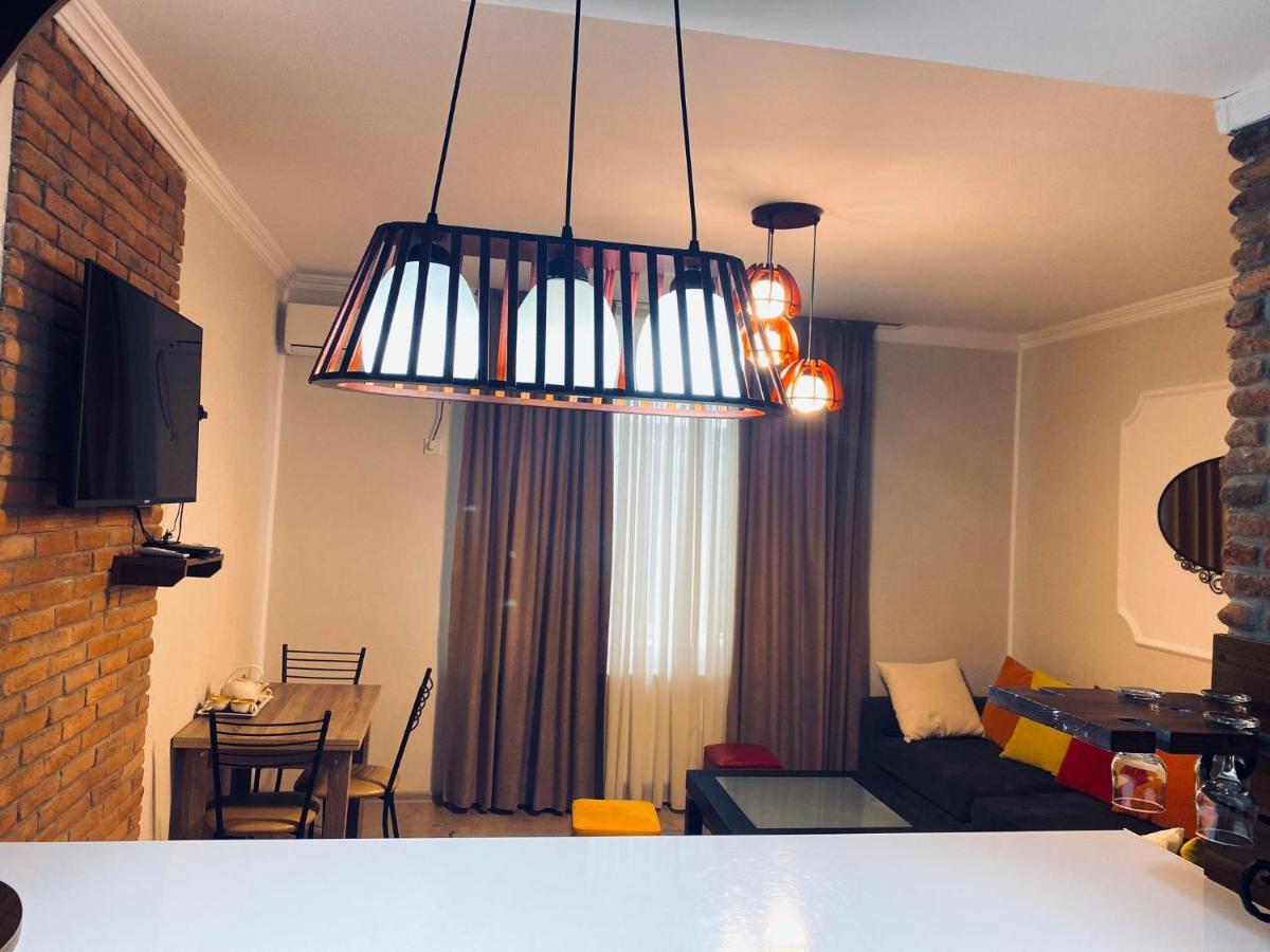 Neli & Zaal Guest House Телави Екстериор снимка