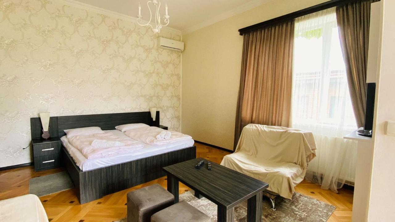 Neli & Zaal Guest House Телави Екстериор снимка