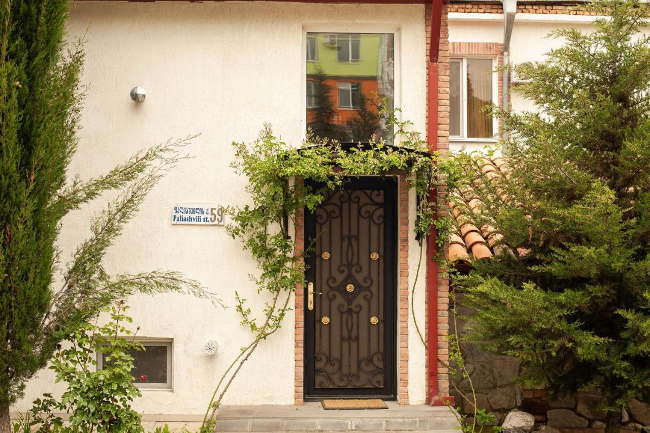Neli & Zaal Guest House Телави Екстериор снимка
