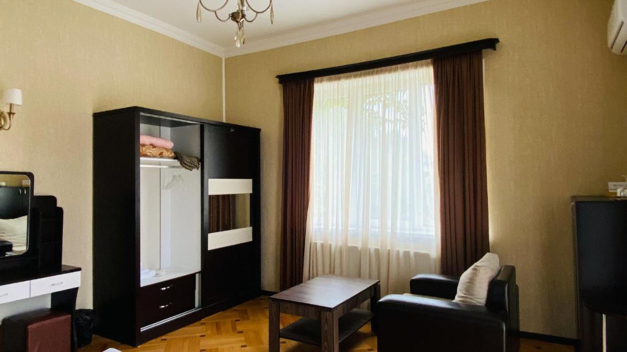 Neli & Zaal Guest House Телави Екстериор снимка