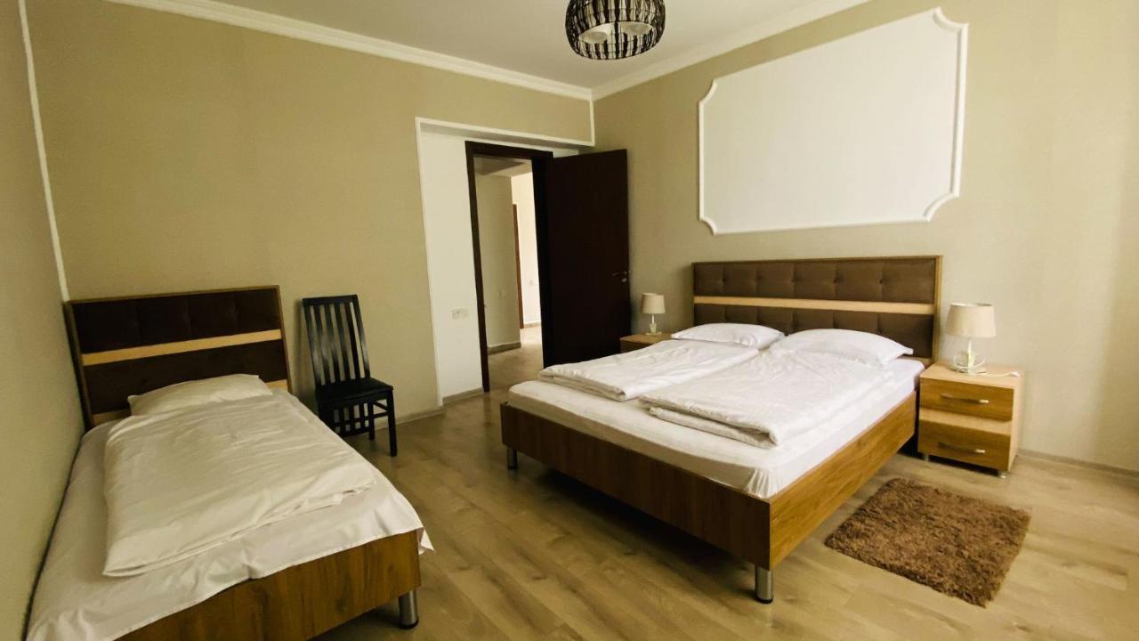 Neli & Zaal Guest House Телави Екстериор снимка
