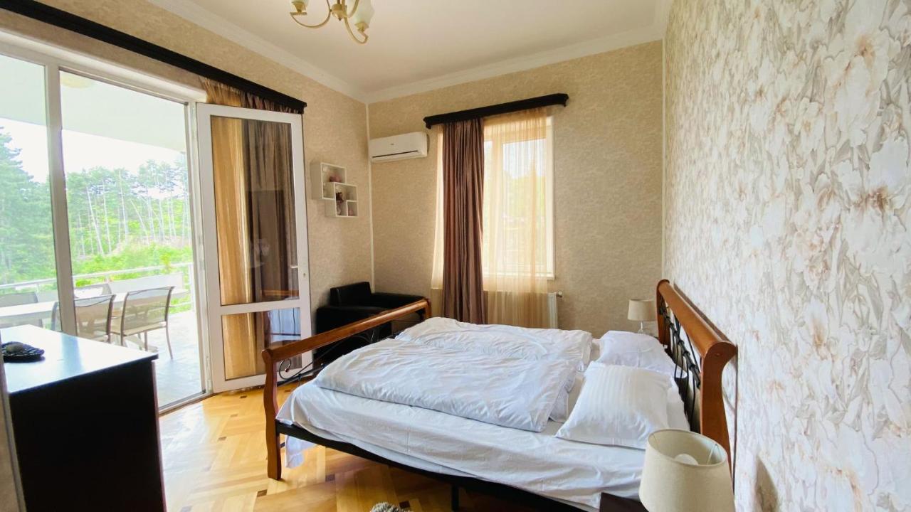 Neli & Zaal Guest House Телави Екстериор снимка