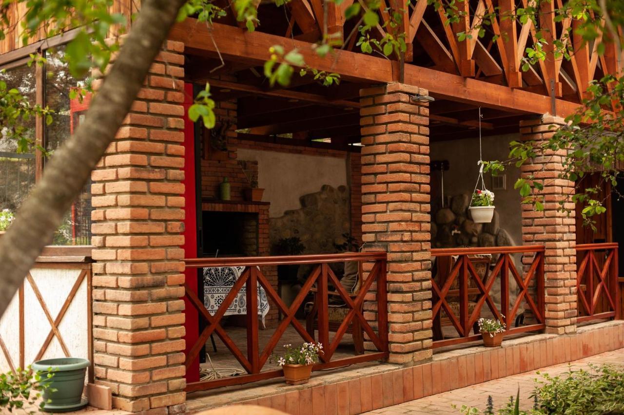 Neli & Zaal Guest House Телави Екстериор снимка