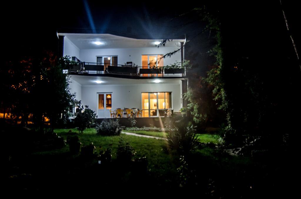 Neli & Zaal Guest House Телави Екстериор снимка